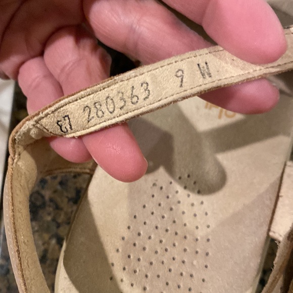 Sandals - Picture 2 of 7